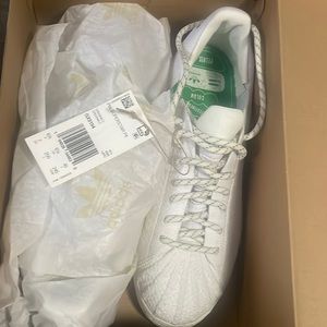 Adidas white and green size 61/2